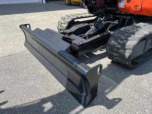 Mini-excavatrice compacte Kubota modèle KX040-4 2022 – Poids : 9 200 lb, puissance du moteur : 40,4 CV, 1 453 heures de fonctionnement - Product Image 6