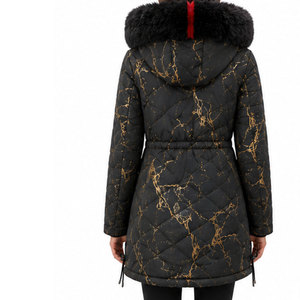 Veste parka d'aventure pour femmes, avec tissu résistant à l'eau, capuche en fausse fourrure et construction durable pour les températures froides - Product Image 2