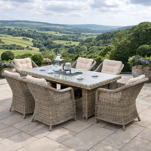 Ensemble de salle à manger en osier d'extérieur avec chaises rembourrées et table en verre trempé pour jardins, patios et espaces de villégiature de luxe - Product Image 1