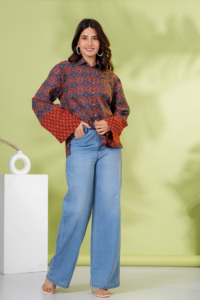 เสื้อเชิ้ตผู้หญิงสีน้ำเงินกรมท่าพิมพ์ลายดอกไม้สไตล์ชาติพันธุ์ลำลองติดกระดุมแขนกระดิ่ง - Product Image 6