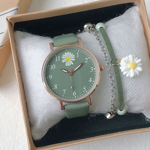 Reloj de Cuarzo Redondo para Mujer 9856 con Bonito Dije de Margarita y 1 Pulsera, el Mejor Regalo para Ella - Product Image 2
