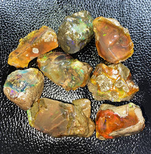 Opale d'Éthiopie Welo Fire naturelle huileuse 26.76 X 26.46 45.32 X 26.35 MM Pierre précieuse brute fantaisie huileuse de qualité supérieure certifiée par un tiers - Product Image 1