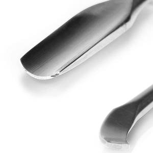Pousse-cuticules en acier inoxydable à double extrémité pour manucure et pédicure - Product Image 2