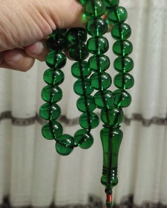 Perles de prière islamiques rondes vertes en pierre avec pompon, chapelet musulman pour le Dhikr et la prière quotidienne - Product Image 2