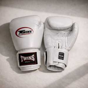 Guantes de boxeo Twins Muay Thai de cuero auténtico para kickboxing, guantes de boxeo blancos para entrenamiento de sparring y MMA. - Product Image 6