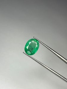 พลอยมรกตธรรมชาติทรงรีสีเขียวสำหรับทำเครื่องประดับ - Product Image 4