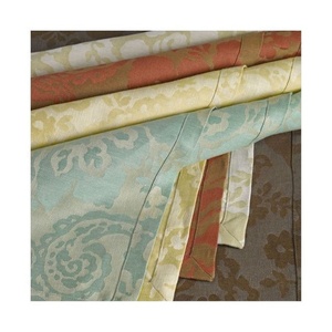 Vente en gros Tissu brodé de style européen vibrant Tapis de table imperméable jacquard exquis Nappe rectangulaire Décoration intérieure - Product Image 1