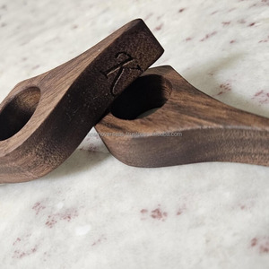 Porte-page de coin de livre en bois avec logo personnalisé pour cadeaux d'entreprise - Product Image 2