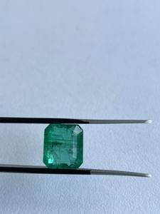 Esmeralda Natural Tallada en Corte Esmeralda, Piedra Preciosa Verde para Anillo, Colgante y Joyería - Product Image 3