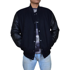 แจ็คเก็ตวาร์ซิตี้ขนสัตว์สั่งผลิตจำนวนมาก รับผลิตแบบ OEM/ODM แจ็คเก็ตฤดูหนาวคุณภาพสูงมีฮู้ดพร้อมโลโก้ด้านหน้าสำหรับทีม สีดำ - Product Image 2