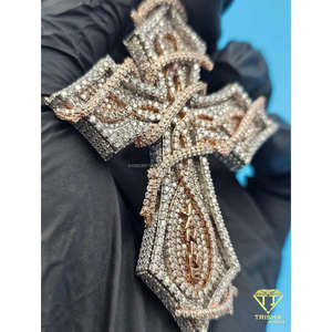 จี้กางเขนชุบโรเดียมเงินแท้ 925 สองสี ประดับเพชรโมอิสซาไนต์รูปหัวใจ สไตล์ฮิปฮอป พร้อมสลักชื่อส่วนตัว - Product Image 3