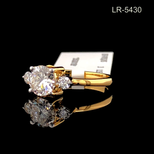 แหวนเพชรแล็บโกรว์ 3.20 กะรัต ทองคำขาว 14K ประดับเพชรสามเม็ด แหวนหมั้น ได้รับการรับรองจาก IGI ชุบโรเดียม ทรงโซลิแทร์ คลาสสิก สวยงาม - Product Image 2