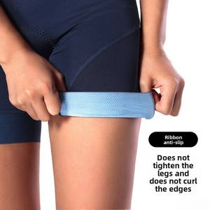 Shorts de vélo en spandex tricoté bleu marine respirant couleur unie pour femme, coupe ajustée élastique et sportive - Product Image 4