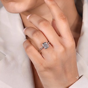 Bague de Fiançailles Solitaire en Platine 950 avec Diamant de Laboratoire VS1 Certifié IGI, Couleur E, Taille Tulipe, 1 Carat, Coupe Radiant, Collection Joaillerie Fine - Product Image 5