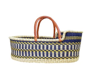 Panier à langer mural haut en jonc de mer, motif bleu-jaune minimaliste professionnel, intégré à un panier à langer pour enfant en rotin. - Product Image 1
