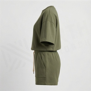 Conjunto Casual de 2 Piezas para Mujer en Verde Oliva, Camiseta de Manga Corta y Pantalones Cortos por Encima de la Rodilla, Corte Holgado, Color Sólido, Tejido de Algodón - Product Image 3