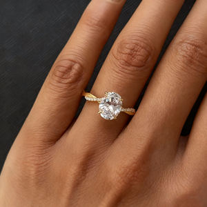 แหวนคู่รัก AMBER JEWELS เงินแท้ 925 ประดับเพชรโมอิสซาไนต์ทรงบริลเลียนต์ ตัวเรือนชุบโรเดียม ดีไซน์โรแมนติก รับรองโดย IGI - Product Image 1