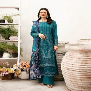 Soldes Exceptionnelles Ramsha : Salwar Kameez en Coton Pur pour Femmes Pakistanaises et Indiennes, Broderie Lourde, Design Ethnique Moderne, Vente en Gros - Product Image 4
