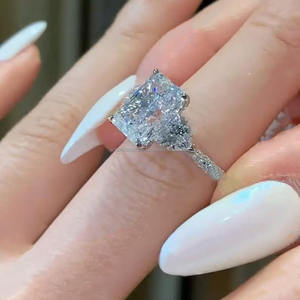 Bague de fiançailles minimaliste en moissanite taille radiant Art Déco, diamant simulé, pavé trois côtés, bague de mariage unique avec halo caché - Product Image 6