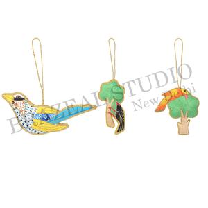 Brazeal Studio - Ornements de Noël personnalisés faits à la main en velours satiné écologique, brodés de perles, 4 pouces, dorés, fabriqués en usine - Product Image 5