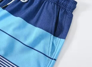 กางเกงขาสั้นผู้ชายคุณภาพสูงขายส่ง 100% โพลีเอสเตอร์ สไตล์สตรีทแวร์ลำลอง เอวกลาง เหมาะสำหรับออกกำลังกาย ฟิตเนส และว่ายน้ำ ดีไซน์ลายพิมพ์สีพื้นสุดฮิต - Product Image 3