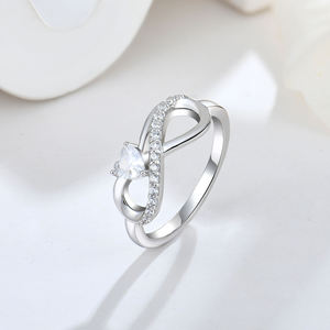 Anillo de Compromiso de Plata de Ley 925, Clásico con Moissanita en Corte Corazón, Banda Infinita con Pavé de Diamantes, Regalo para el Día de San Valentín - Product Image 4