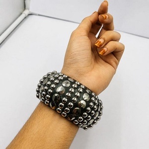 Brazalete de madera hecho a mano de perfil ancho con incrustaciones de metal detalladas - Estilo étnico tribal F S International Uttar Pradesh - Product Image 2