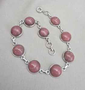 กำไลข้อมือโรโดโครไซต์ชุบทองเงินแท้ 925 ประดับพลอยสีชมพูทรงคาโบชอง งานแฮนด์เมดสำหรับผู้หญิง ระดับพรีเมียมสุดหรู - Product Image 1