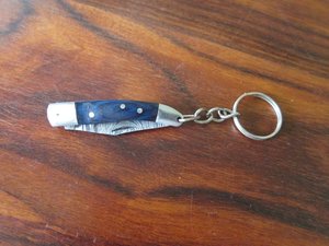 Outil de poche pliant artisanal en acier Damas miniature avec poignée en bois Pakkawood bleu et embouts en acier OEM - Product Image 2