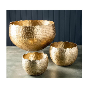 Ensemble de 3 pots de fleurs modernes en métal doré martelé à la main, décoration festive pour l'intérieur, pour table ou espace de vie, jardin - Product Image 1
