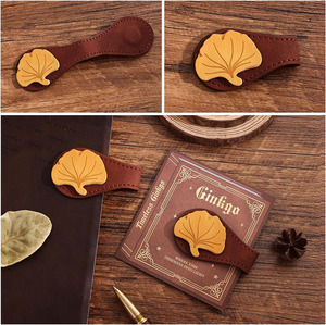 Accessoire de lecture personnalisé en gros avec marque-page en cuir artisanal motif feuille d'érable pour un cadeau attentionné, en vente - Product Image 5
