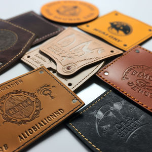 Patch en cuir découpé au laser sur mesure |   Étiquette en PU gravée haute définition pour vêtements et équipements |   Service OEM personnalisé - Product Image 4