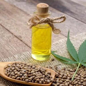 Huile de graines de chanvre de qualité supérieure pressée à froid, naturelle, biologique, riche en acides gras oméga, pour la cuisine, les soins de la peau et le bien-être - Product Image 1