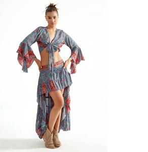 Ensemble coordonné imprimé floral bohème pour femme – Haut court à nouer à col en V et jupe longue à volants asymétrique – Ensemble deux pièces – Assortiment - Product Image 1