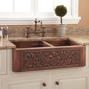 Évier de cuisine en cuivre de qualité supérieure s'accorde bien avec des robinets en laiton et des accents de style vintage pour des thèmes de style cohérents - Product Image 6