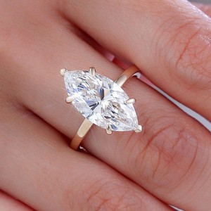 Bague de fiançailles en moissanite marquise cultivée en laboratoire, 2 carats, solitaire, plaqué or 14 carats, sertissage à griffes, design minimaliste allongé, GRA - Product Image 2