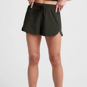 Tela suave y transpirable, perfecta para el uso diario y cómodo. En stock. Shorts ligeros para mujer Nora. - Product Image 2