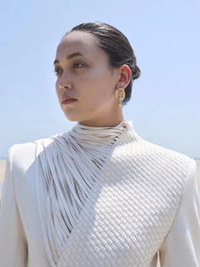 เสื้อสูทผู้หญิงขายส่งแบบเป็นมิตรต่อสิ่งแวดล้อม DEBS FRINGED BLAZER ดีไซน์หรูหรา รับผลิตแบบ ODM เสื้อผ้าสตรีจากเวียดนาม - Product Image 4