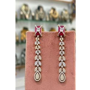 Magnifiques boucles d'oreilles pendantes en laiton plaqué or et argent de qualité supérieure avec zircon CZ pour femmes, tendance pour les soirées - Product Image 1