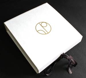 Cajas Plegables Resistentes de Cartón Blanco Hechas a Mano con Papel Reciclado de Algodón Blanco, Personalizadas con Marca Impresa, Venta al Por Mayor - Product Image 2