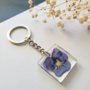 Decorative Resin <b>Key</b> Ring Featuring Gold Leaf Art For Luxury Souvenir Collection And Elegant Gift Choice - Product Image 5