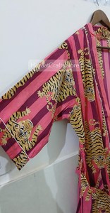 Kimono long pour femme imprimé tigre, robe de chambre à manches courtes, col en V, avec cordon de serrage, élégante tenue de nuit pour l'été - Product Image 3