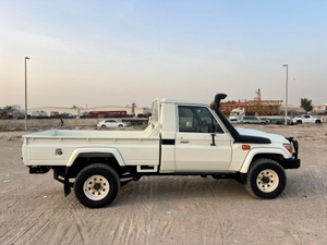 Toyota Land Cruiser Pickup 2018 Super Limpia en Venta con 3 Años de Garantía y Soporte Personalizado ODM - Product Image 3