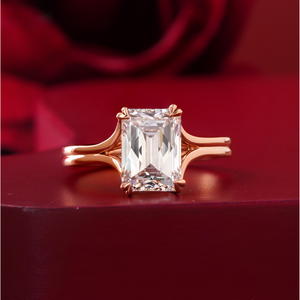 Bague de fiançailles solitaire en diamant de laboratoire taille émeraude 3,02 carats, or jaune 14K et platine, clarté VVS2, sertissage clos - Product Image 1