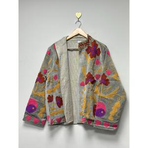 Chaqueta de terciopelo gris para mujer, con bordado floral estilo Suzani, manga larga, cuello alto, estilo bohemio, abrigo de invierno para mujer - Product Image 3