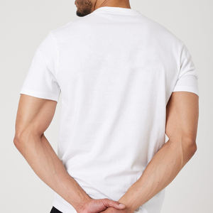 Camiseta de algodón para hombre, cuello redondo, manga corta, diseño liso, bordada, personalizada, al por mayor, de poliéster y algodón. - Product Image 3