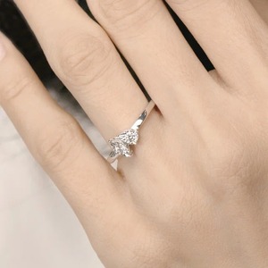 Anillo de Compromiso de Dos Piedras con Diamante Cultivado en Laboratorio de Corte Pera de 1.85CT en Oro Blanco de 9K, Joyería Fina Personalizada para Mujer - Product Image 4
