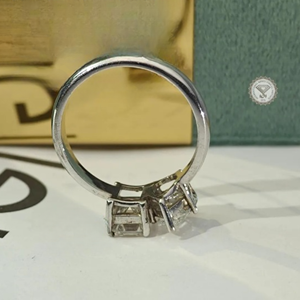Anillo de Compromiso de Oro Amarillo de 14K con Diamante Cultivado en Laboratorio con Corte Esmeralda de 2.50 Quilates, Certificado por IGI, Joyería de Lujo para Novia, Regalo de Boda - Product Image 4