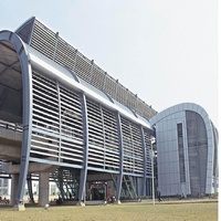 Panneau de ventilation à lamelles en aluminium moderne, fonctionnement horizontal automatisé, revêtement mural extérieur de façade de bâtiment, taille personnalisée
