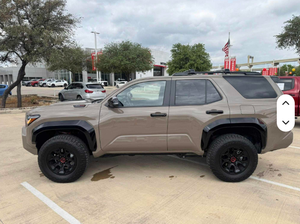 SK usó un SUV todoterreno 4x4 de tamaño mediano 2025, Edición Pro - Product Image 1